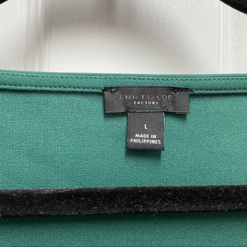 Square neckline blouse - Picture 2 of 3